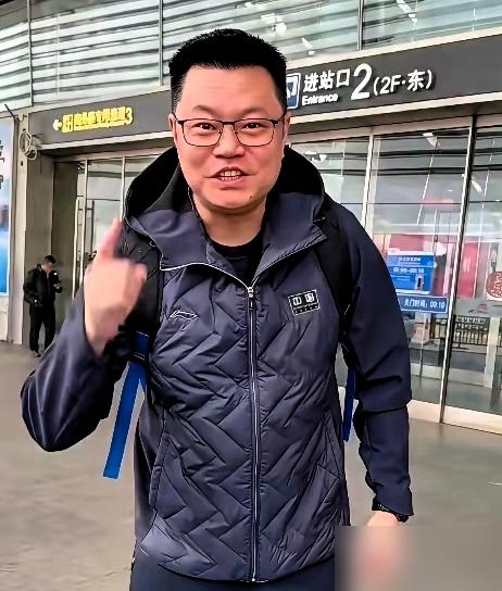 侯英超给王曼昱背后捅刀？说好去成都当救兵，结果扭头就跟张继科喝酒叙旧去了！