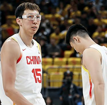 中国男篮已经抵达韩国开始备战世预赛对阵韩国的二番战。据国内媒体透露，中国男篮已经