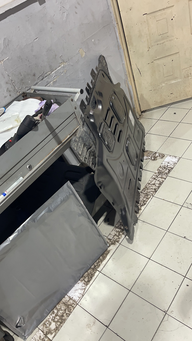 五千公里迈腾首保首保就被安利了防虫网和锰钢护板，花了440大洋