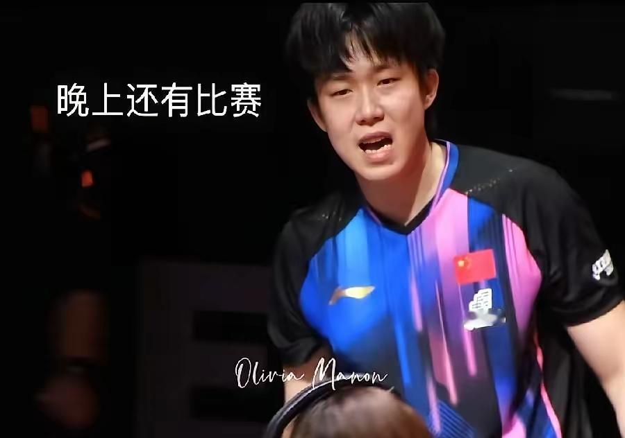 顶级搭档之间没有竞争，只有下意识递来的那瓶水。中国羽毛球队混双组合刚结束一场恶