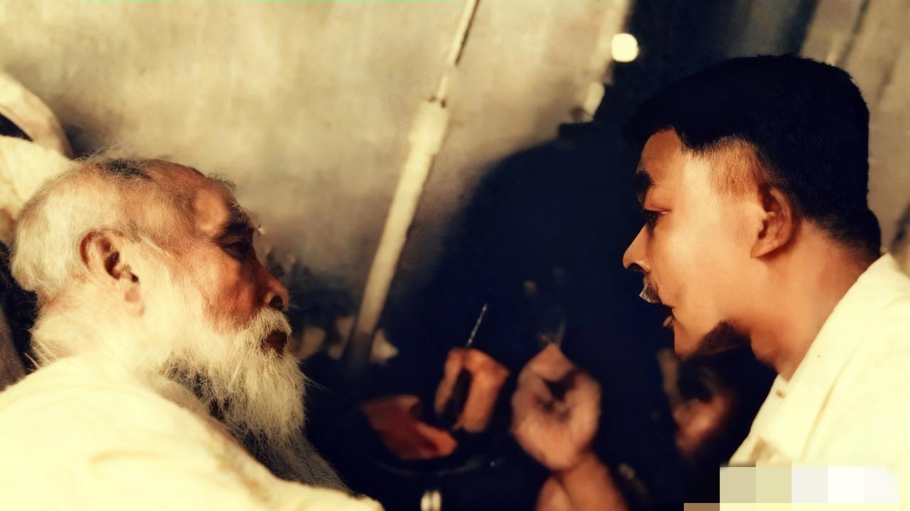 弥留之际的于右任先生，一张罕见的留影，拍摄于1964年11月，此时的于右任生命已