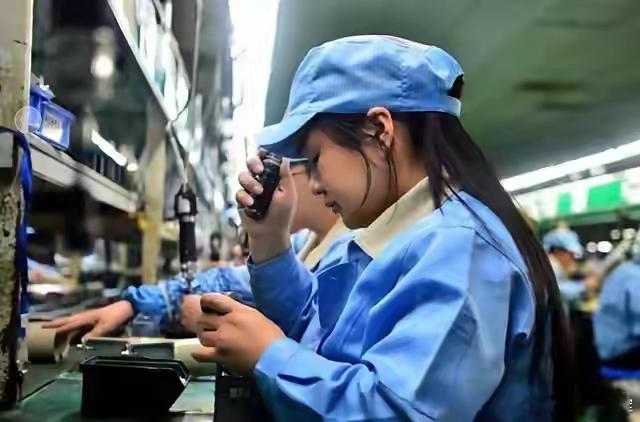 劳务派遣泛滥成灾的根源是什么？我们直接看数据：“全民所有制”的资产占据社会总资产