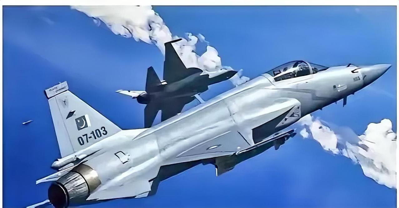 巴铁果然够铁！枭龙战机狂揽120亿美元订单，赚得盆满钵满之际，巴基斯坦一句话尽显