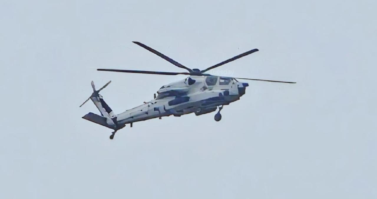 网图重武直的最新照片，越来越像阿帕奇