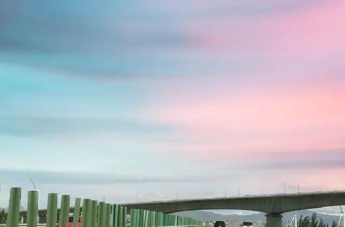 河南去年猛增17条高速通车，里程直接破万公里，今年继续发力，四条在建高速里郑洛高