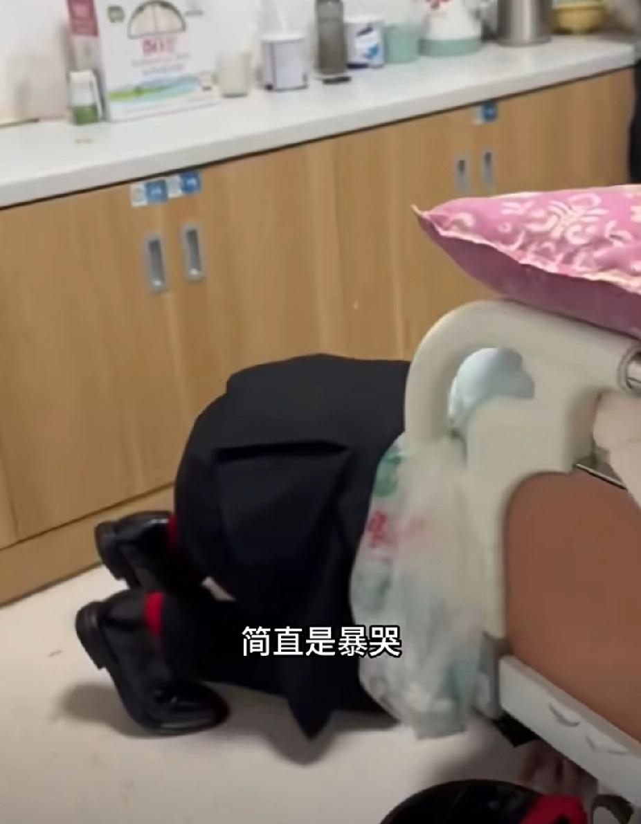 泪目！“妈妈，你儿子今天结婚了，你睁开眼睛看看儿子帅不帅。”11月10日，河南开