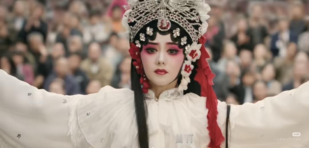 果然不能坚持看，越看越离谱，《主角》这部电视剧中与易秦娥关系好的人，就在同一
