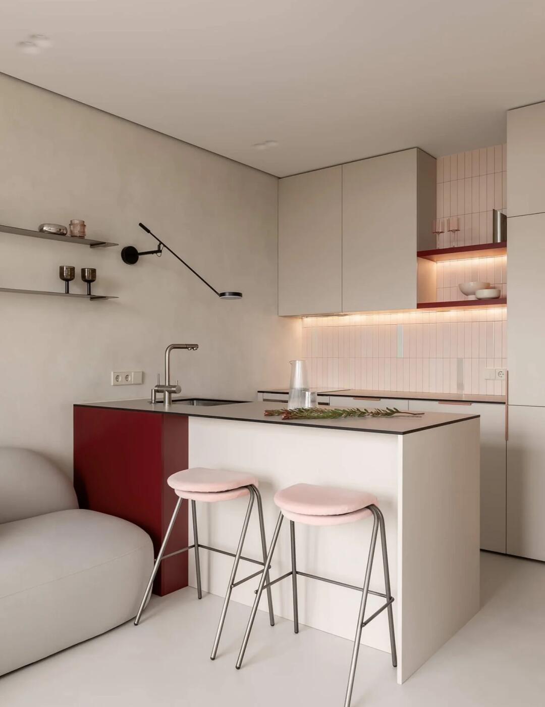 No.1349｜一万个公寓灵感白色自流平地面搭配米灰色墙漆和白色天花板，让小公