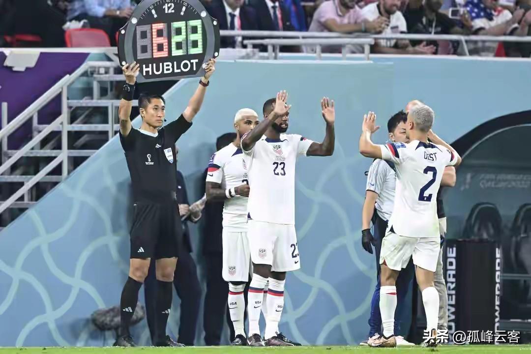 马宁又要举牌了！根据美加墨世界杯安排，中国金哨马宁将担任英格兰vs加纳第四官员，