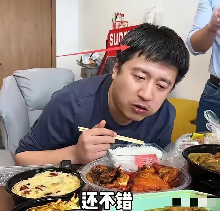 我们总说要健康饮食，要多吃青菜。刷到张雪峰老师吃饭的视频，满桌都是炸鸡、红烧