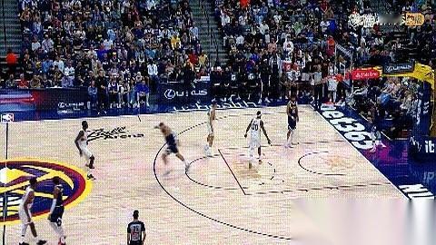 讲真，当穆雷在中线附近，迎着两个人把球扔出去的时候，我脑子里就一个词：瞎扔。时