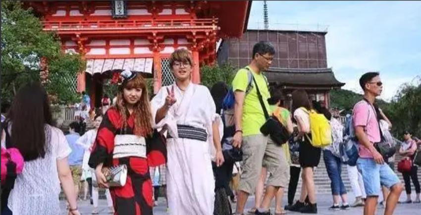 87万中国人定居日本，是当地最大的外籍群体。但一个从东京回国的朋友说了句大实话：