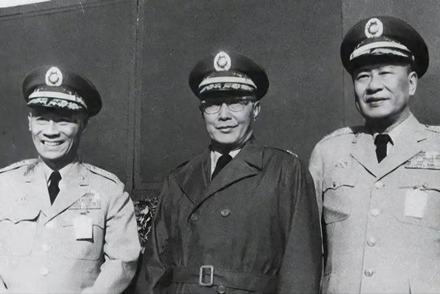 1949年白崇禧准备前往台湾，麾下一将突然站出来：健公不可啊开口阻拦的人，