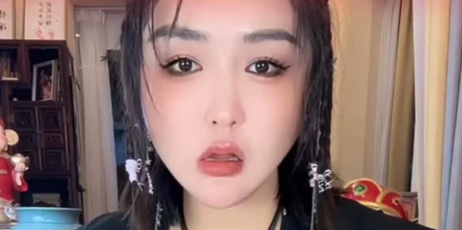 曾经在欢乐喜剧人风光无限的张玉娇这是怎么了，自从离开了本山传媒，各种骂赵本山，现