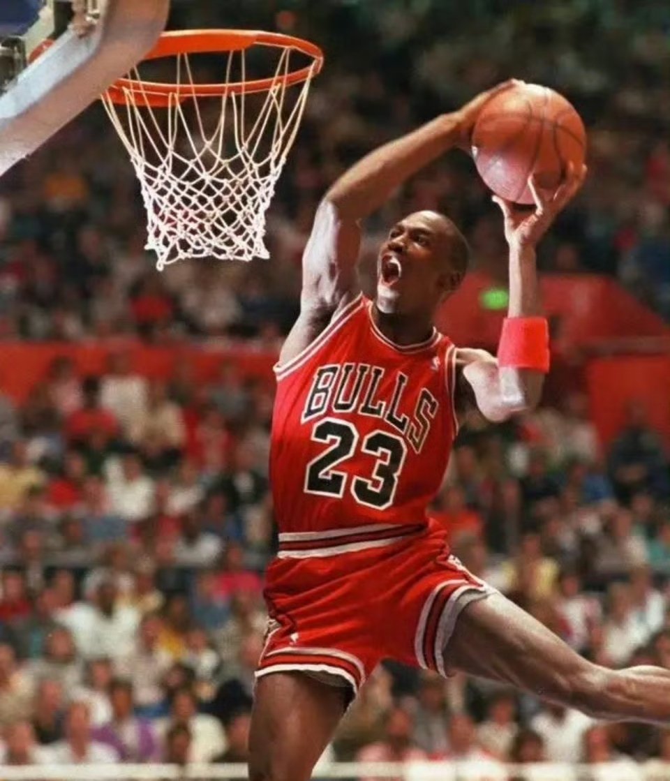 如果迈克尔乔丹现在26岁，没有工资上限的话，年薪你认为多少合理？俗话说，时事出英