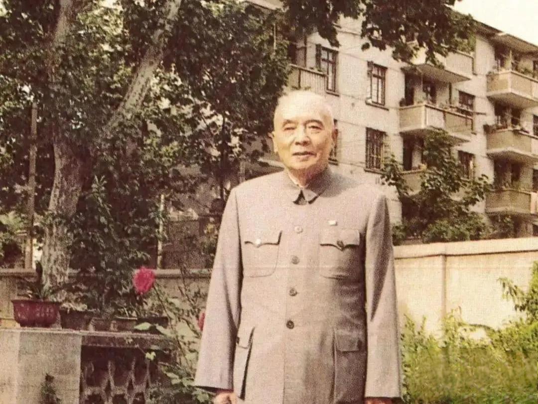 这一招“借刀杀人”，也就是碰上了硬茬子。汪海粟借了南京博物院的宝贝想赖账，还