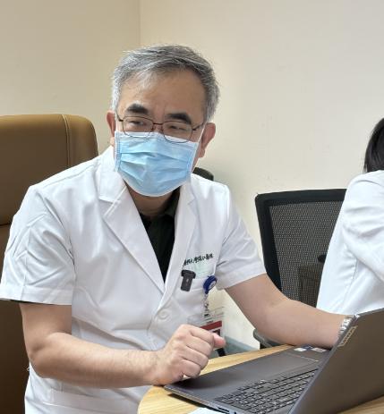 早期肺癌术后，患者情绪崩溃：AI说我会复发！为什么您说治好了？接诊了一位患者，他