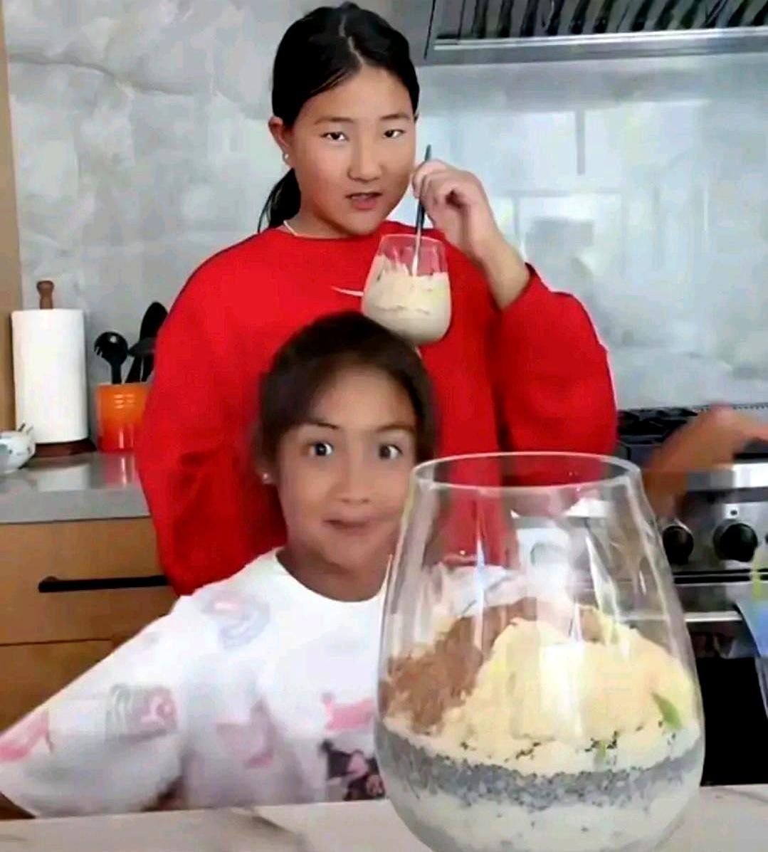 何洁对三个孩子的偏爱，真是一点都不藏着掖着。大儿子跟二女儿越长越像赫子铭，唯独