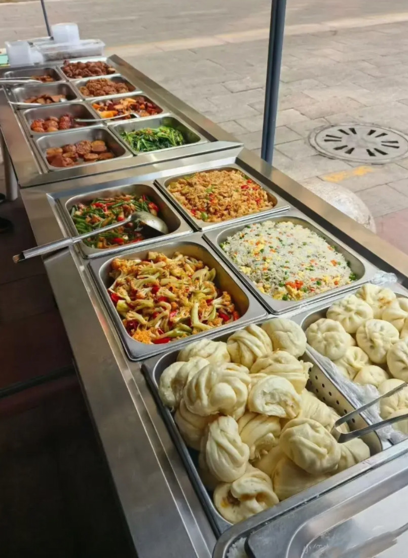 小区门口一份自助快餐，十元一个人，能吃回本吗
