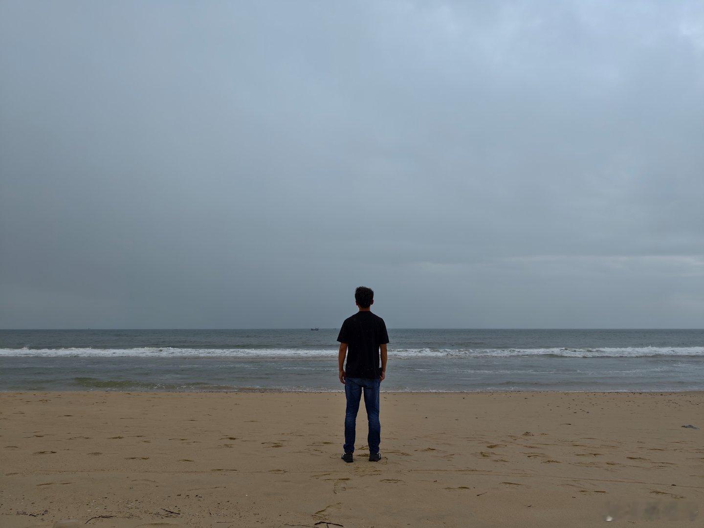 10月最后一天十月最后一天拍摄了一个作品《老登与海》​​​