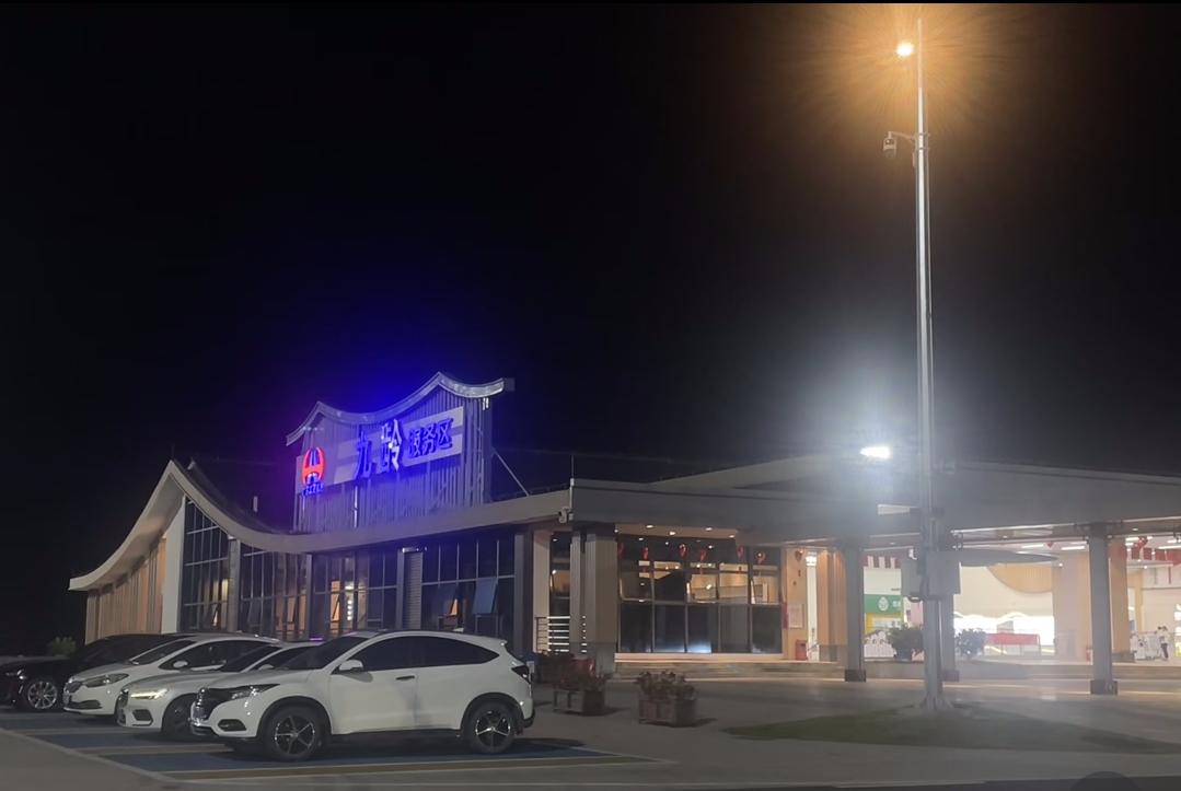 我算看透了！以后就算空车跑1000多公里，也绝不顺路带人了！好心捎上邻