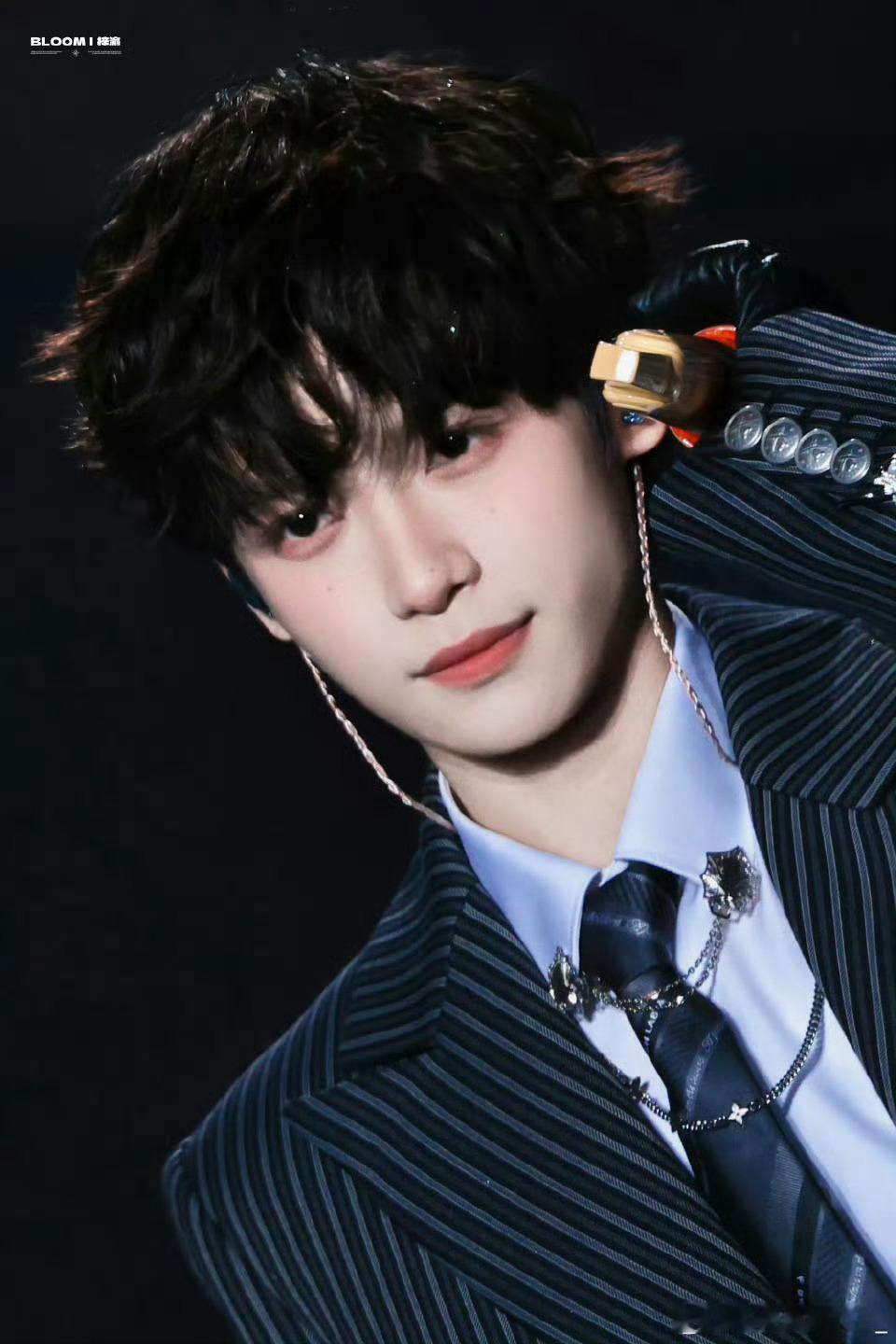 又咋了这是，梓渝私人行程也要关注，火到韩国才是真的好吧，不信谣不传谣关注梓渝本