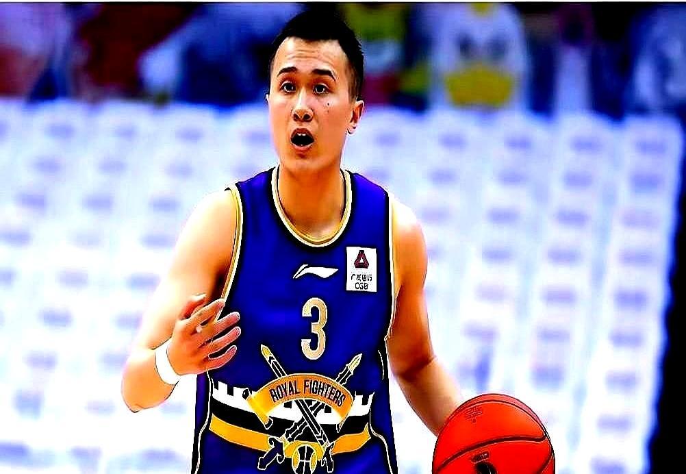 罗汉琛的合同一签，北控老将张帆就知道，自己那个柜子该腾地方了。他在队里拼了