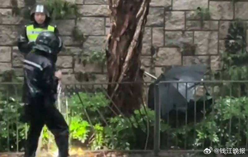 #香港无头男尸头部已找到#【无头男尸死因公布，头部陷入身体内……香港警方披露细节