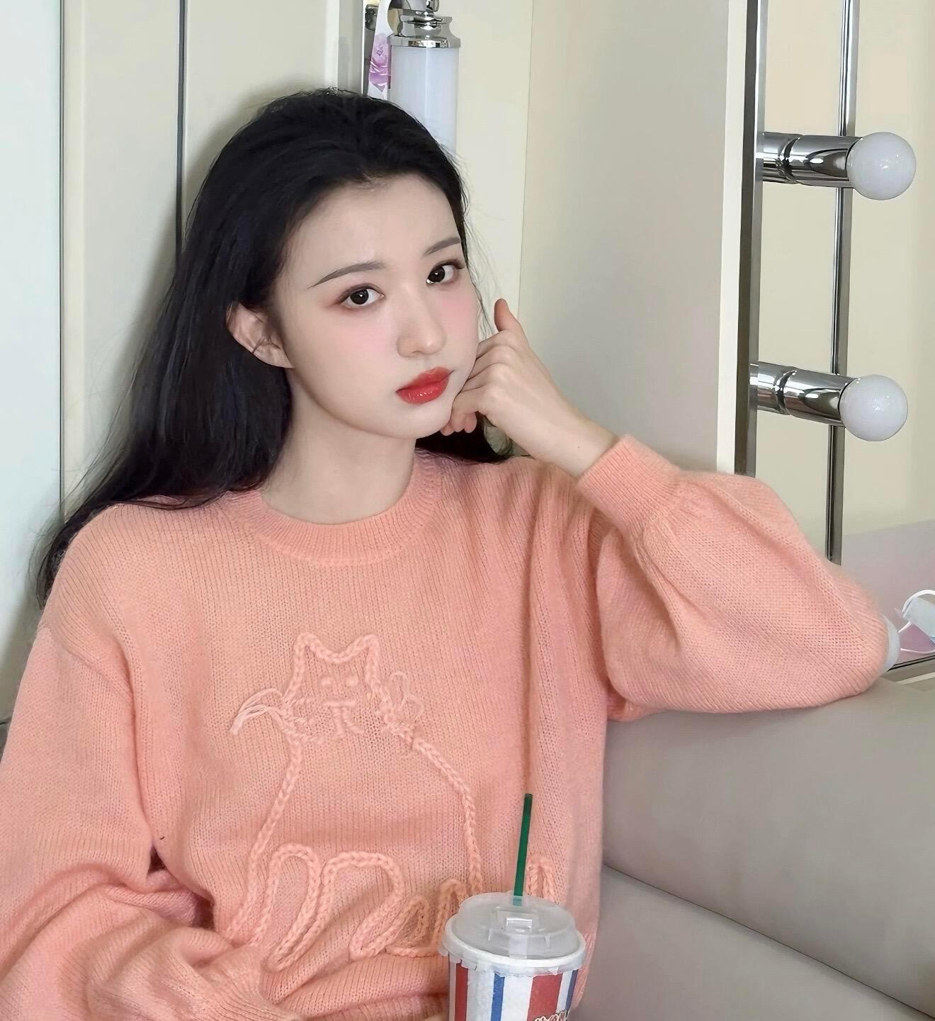 王楚然吃老乡鸡点了什么特别喜欢吃小碗菜点一桌子，啥都能吃点