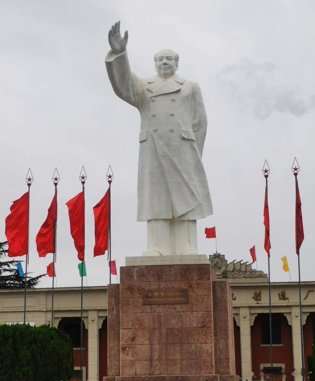 全国各地的伟人雕像。感谢毛主席，为我们换了人间！