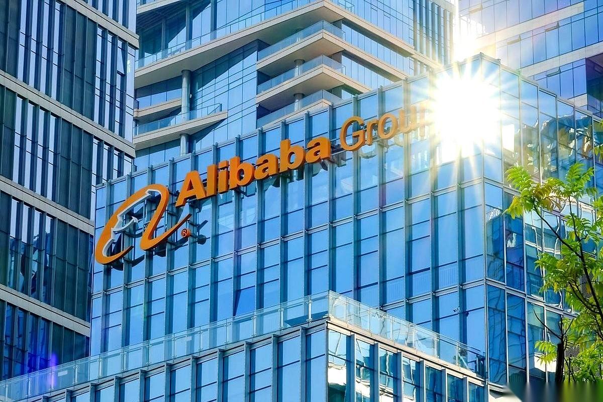 人家还在陪你聊天画画，我们这边，已经直接上手干活了。就这么简单一句话，背后那点