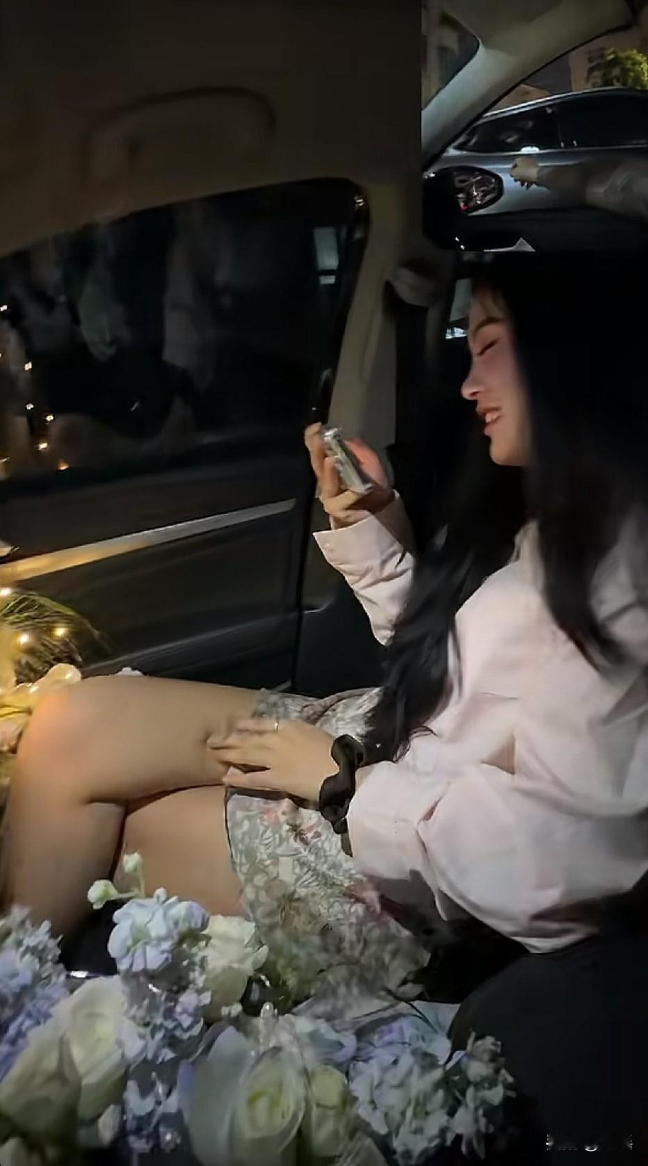笑不了几天就要哭着说不相信爱情了[捂脸哭]真的爱情没有那些浪漫