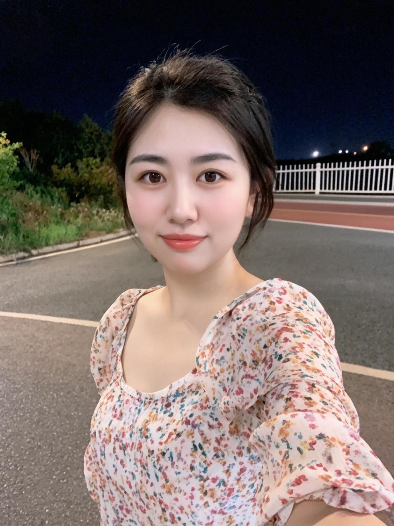 我有个疑问：人年纪大了是不是就容易睡不着觉？我公公今年，60多岁，已经退休了，每