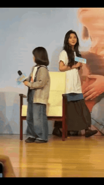 丑衣服还是得看脸啊章若楠穿上像大牌的可以说么​​​​