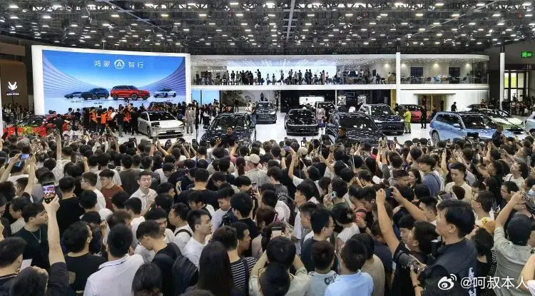 2025年全球车企销量前十还有个特点，就是日系车严重分化了！现在的情况是丰田越来