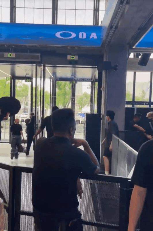 王楚钦参加活动，王CC陪同！欧克利线下活动，王楚钦惊喜现身，还有他的好朋友王C