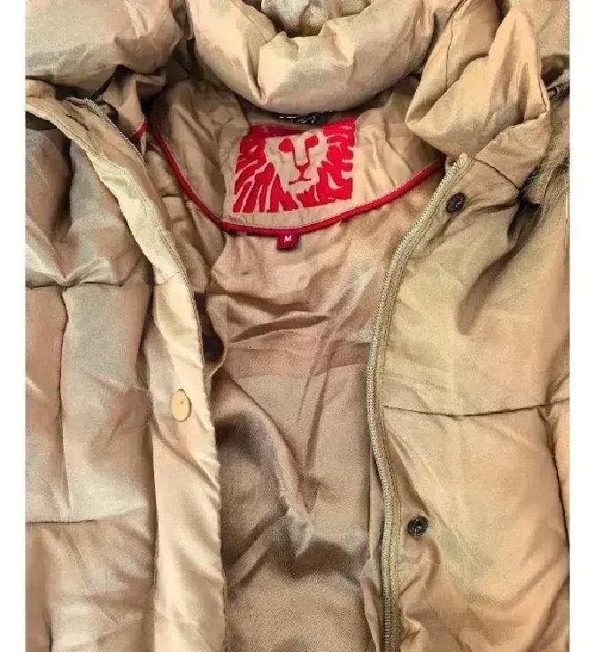 十年老羽绒服值两千翻出衣柜最底下那件狮子头羽绒服，八成新，今天挂闲鱼直接标