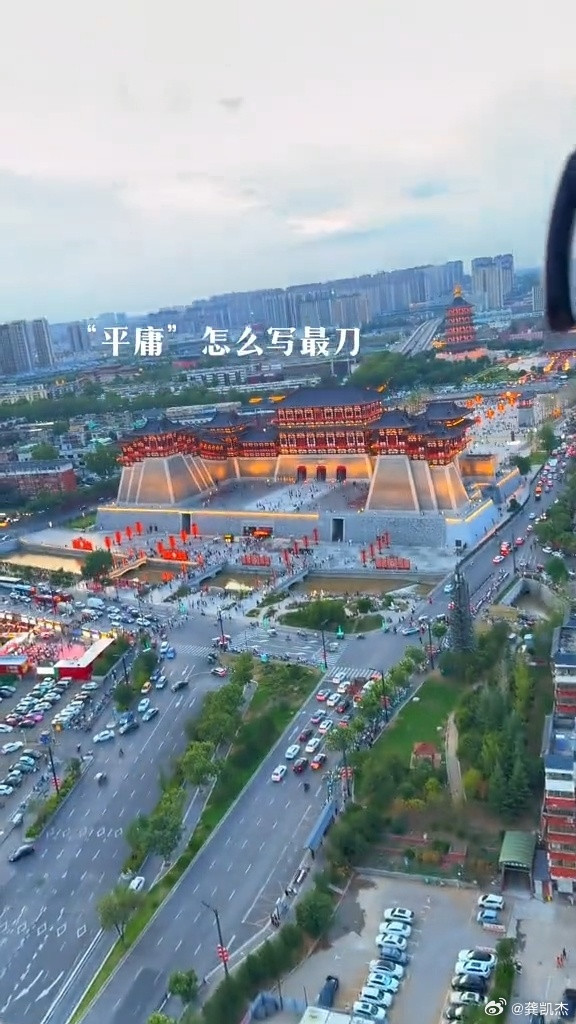 “平庸”怎么写最刀？我先来打个样：我是家族唯一的大学生，可这样的大学生全国有千万