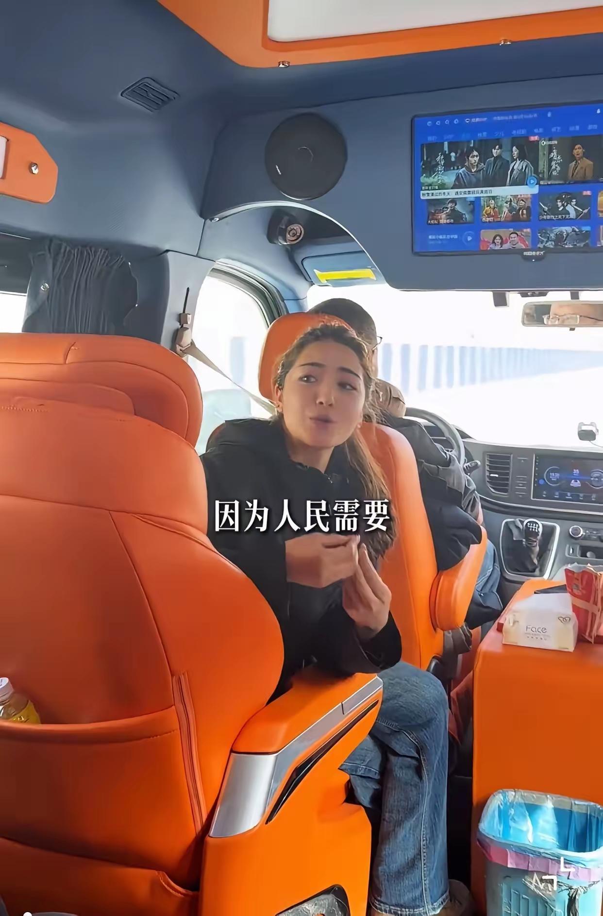 一位新疆的美女导游，她在给台湾同胞介绍天山胜利隧道时是这么说的！她是南疆的孩子