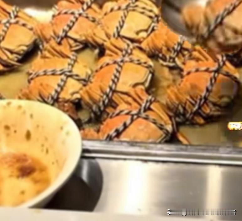 帝王蟹有错吗？没错。南大有错吗？没错。错的是帝王蟹进错了消费圈。近日，南京