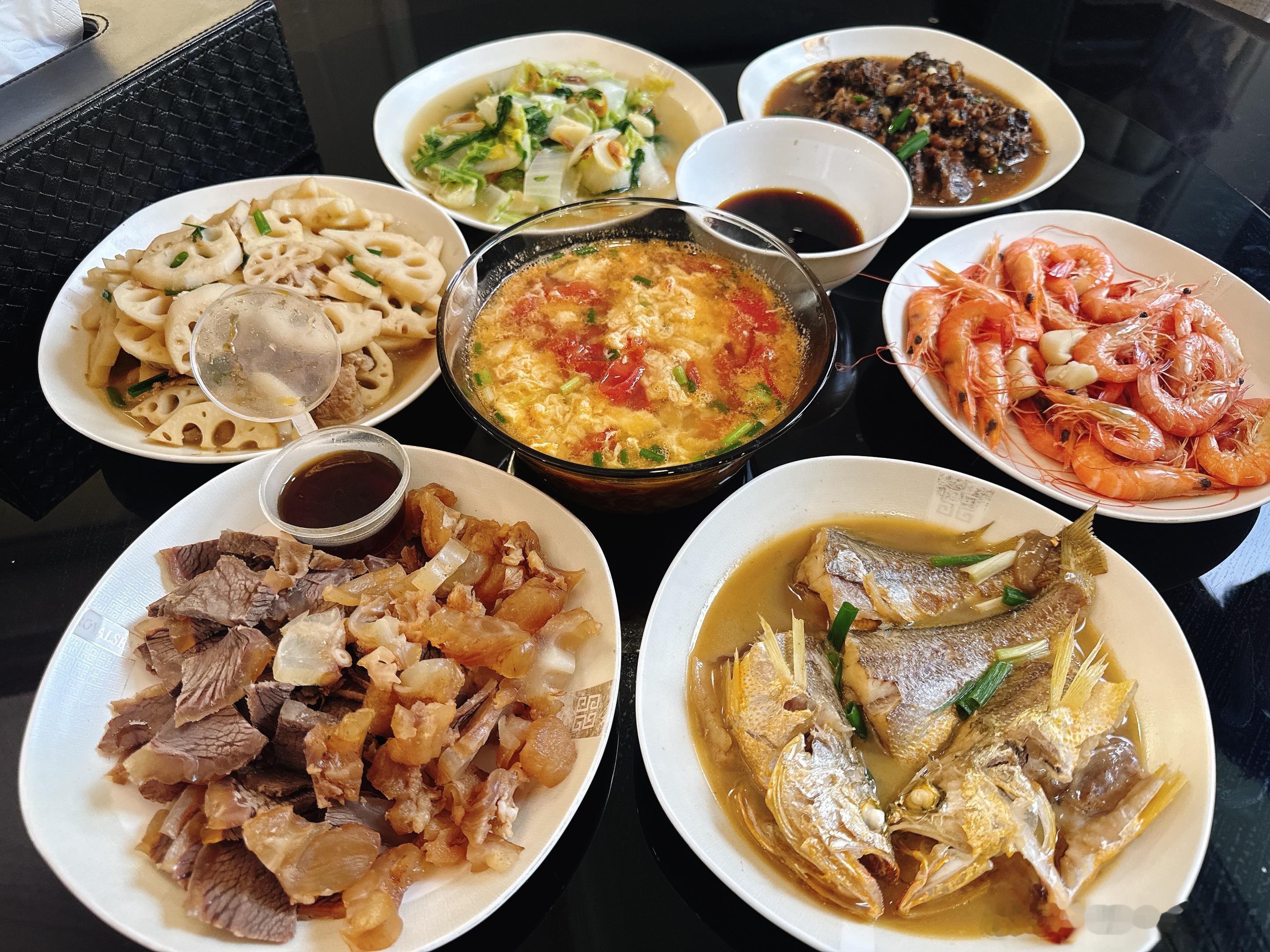 今天老妈来我家做了一桌饭……吃的好满足啊……又晕碳了