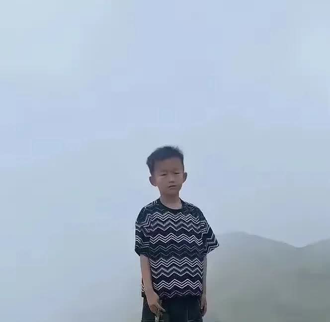 福建蒲田失踪男孩子与云南腾冲失踪女孩子的环境一样，小卖部，停车场，难道是。。。？