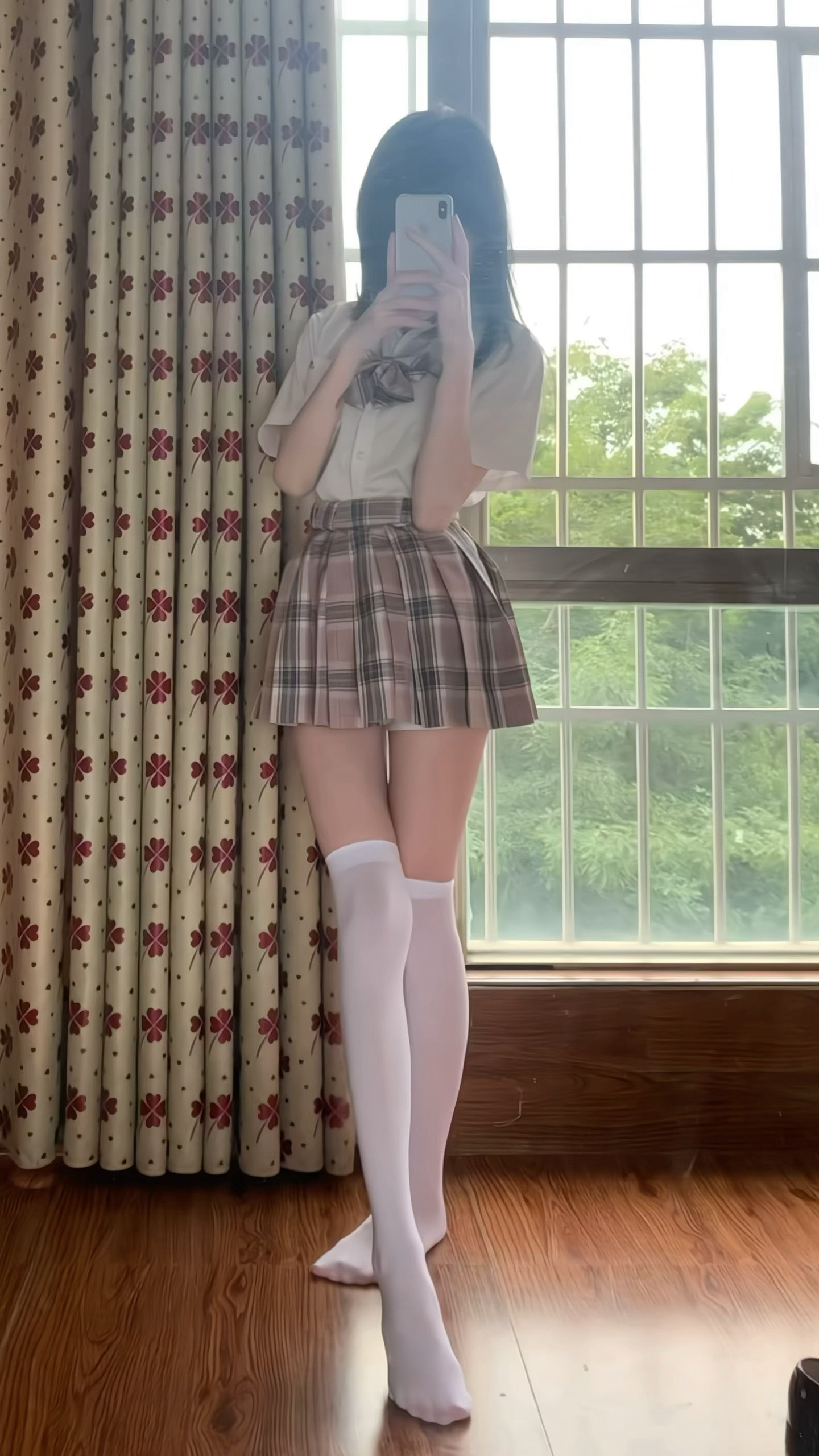 今天扮演乖乖女，其实只想做你的小女孩​​​​​​