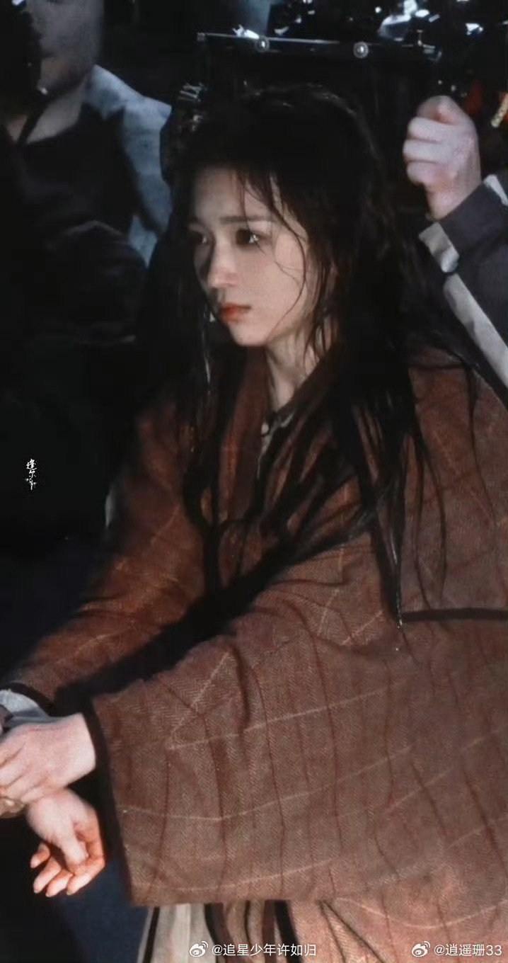 代露娃黏人小狗看完代露娃这段想偷狗了黏人小狗这个称号确实没白叫。缠着姐姐不让走