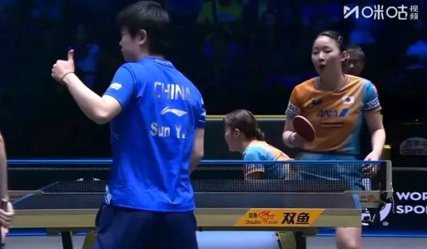孙颖莎这情商是真高！女双决赛她和王曼昱3比2赢了张本美和、大藤沙月，中间有个小细