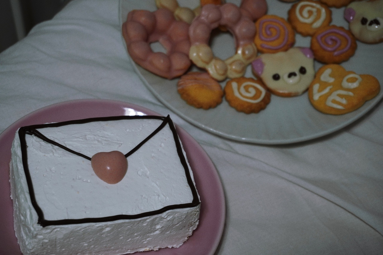 松尾桜「今年は、おうちバレンタインな感じ。写真の質感も、写ルンですみたいな少しエ