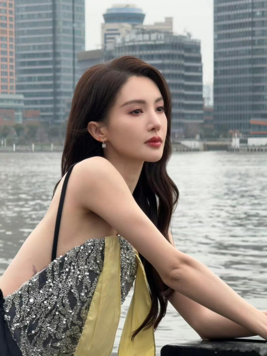 不得不说金晨整的很成功，确实漂亮！