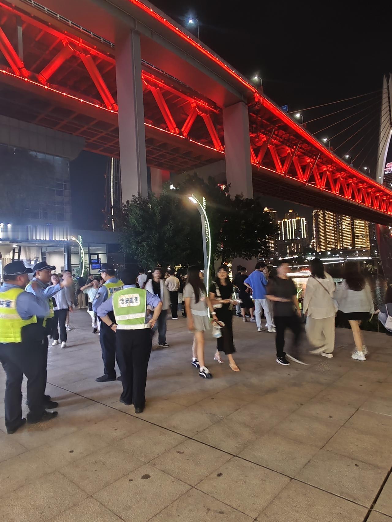 重庆的江北嘴江滩公园拍照片存在安全风险吗？没有任何风险，百分之百，千分之千的安