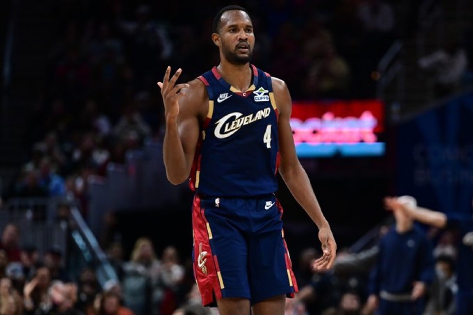 骑记谈到骑士交易来哈登的原因之一：“我认为埃文·莫布利在进攻端未能实现预期的进化