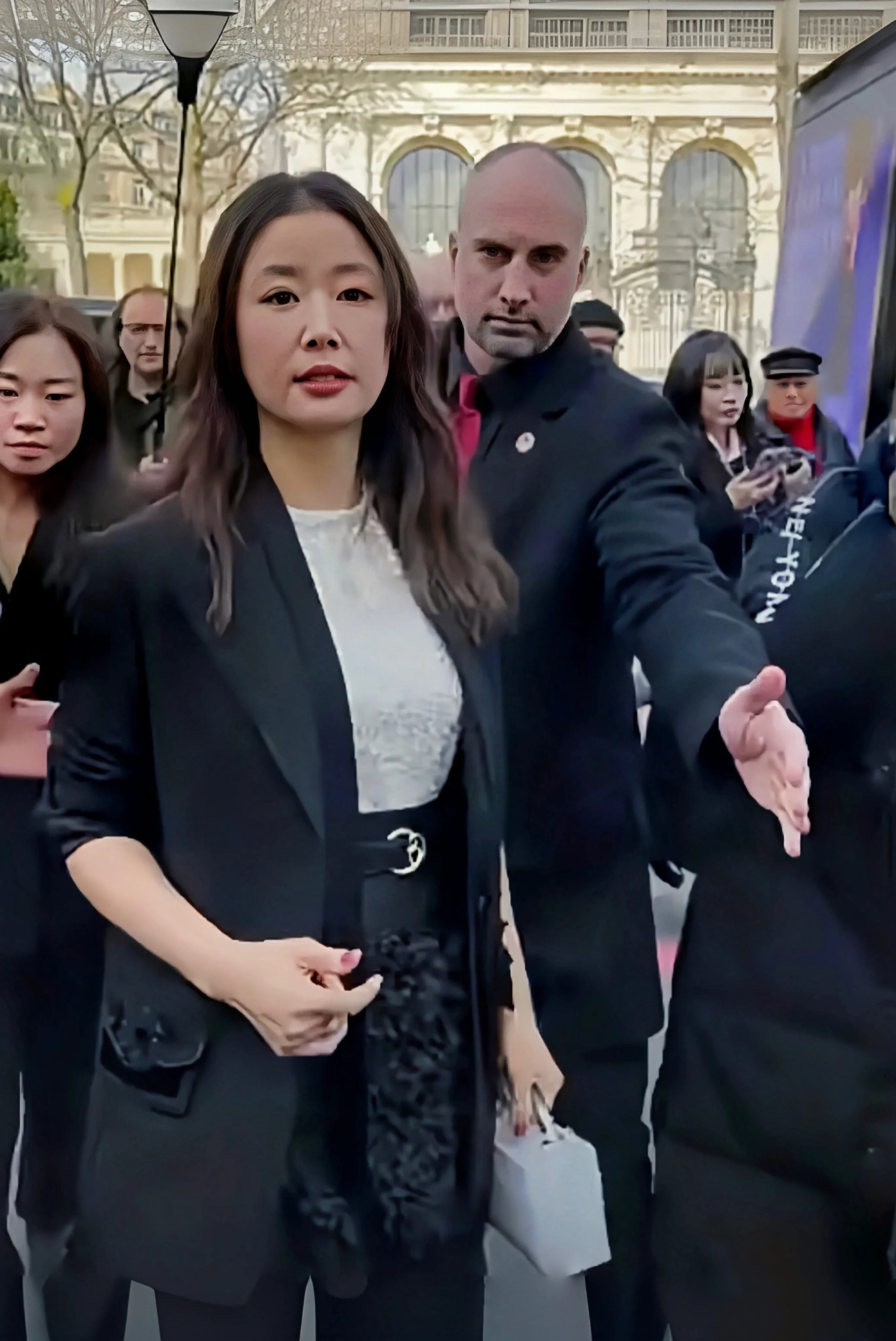 天呐！打死我都不肯相信是林心如，曾经风华正茂的她怎么变成这样了胖了，老了，头发